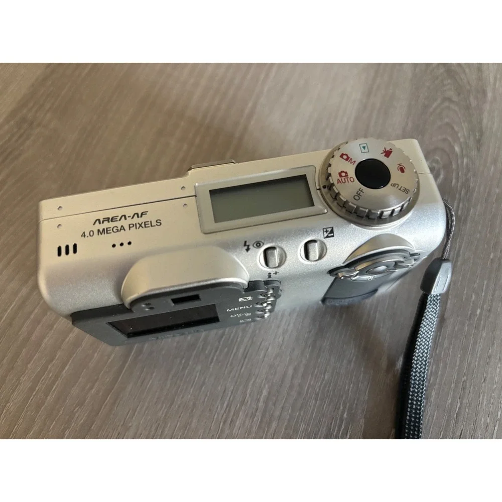 NOT TESTED Minolta Dimage F100 Digital Camera Silver 4.0 Megapixels with‎ Case